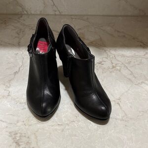 AEROSOLES Black Ankle Booties
